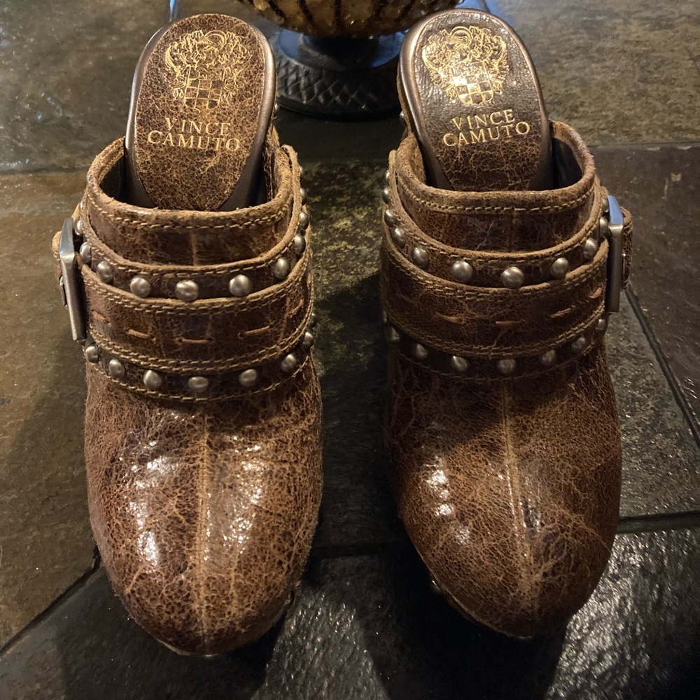 EUC, Wore these once, Brown crackle looking leather, silver studded trim, buckle